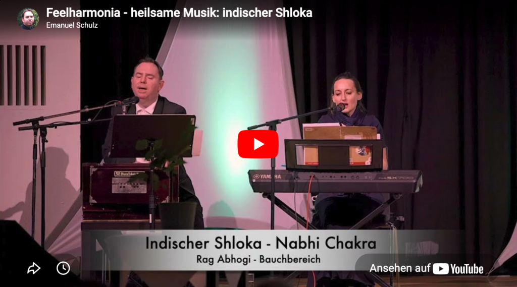 Elisabeth Schulz und Emanuel Schulz singen und spielen indische Musiktherapie mit indischem Harmonium und Keyboard im Toscana Kongress Gmunden